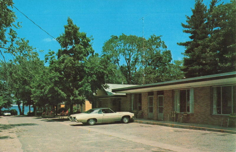 Parkview Motel - Vintage Postcard (newer photo)